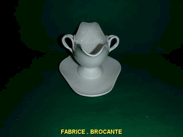 SAUCIERE EN PORCELAINE BLANCHE