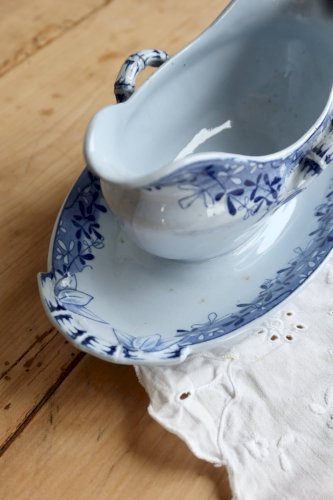 Saucière faïence anciennes Sarreguemines U&C modèle Mimosa bleu