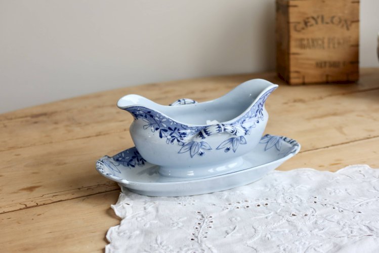 Saucière faïence anciennes Sarreguemines U&C modèle Mimosa bleu