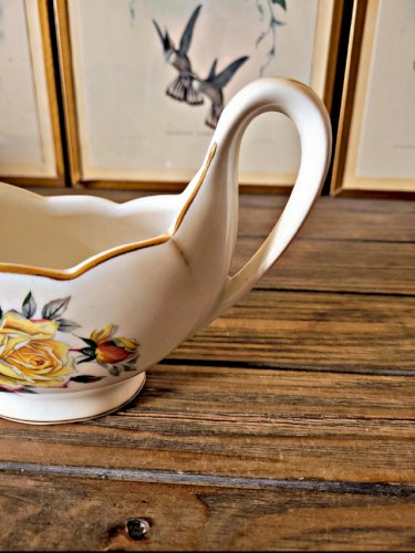 Saucière Gien Gardanne, roses couleur jaune, faïence vintage française