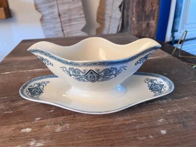 Longwy sauce boat model Mansard