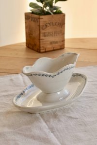 Saucière terre de fer ancienne Saint-Amand modèle 4022 - Liseré fleuri bleu