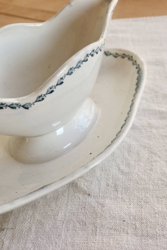 Saucière terre de fer ancienne Saint-Amand modèle 4022 - Liseré fleuri bleu