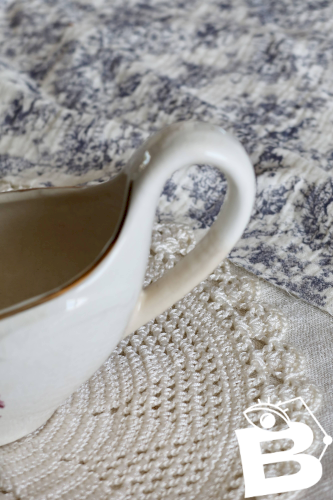 Saucière vintage faïence – Moulin des Loups - Motif fleuri