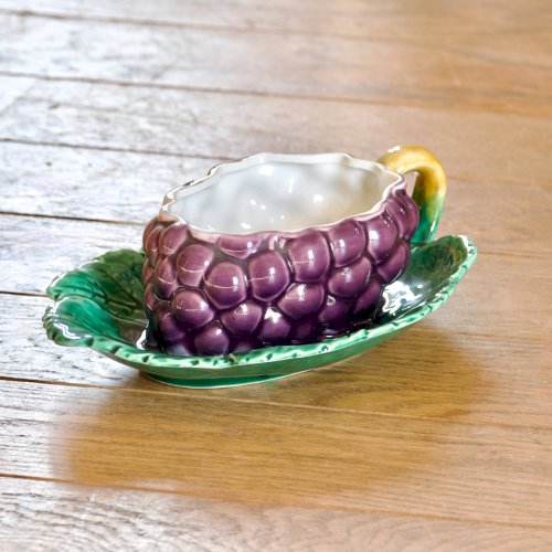 Saucière XIXe en barbotine de Sarreguemines, trompe-loeil raisin