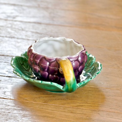 Saucière XIXe en barbotine de Sarreguemines, trompe-loeil raisin