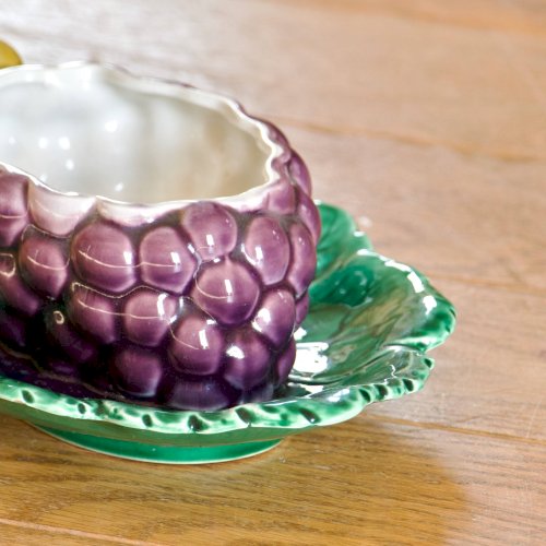 Saucière XIXe en barbotine de Sarreguemines, trompe-loeil raisin