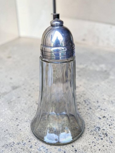 Saupoudreuse en métal argenté Christofle