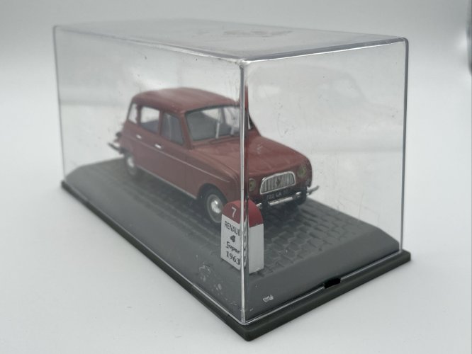  Renault 4 Super (1963) 1/43 Universal Hobbies