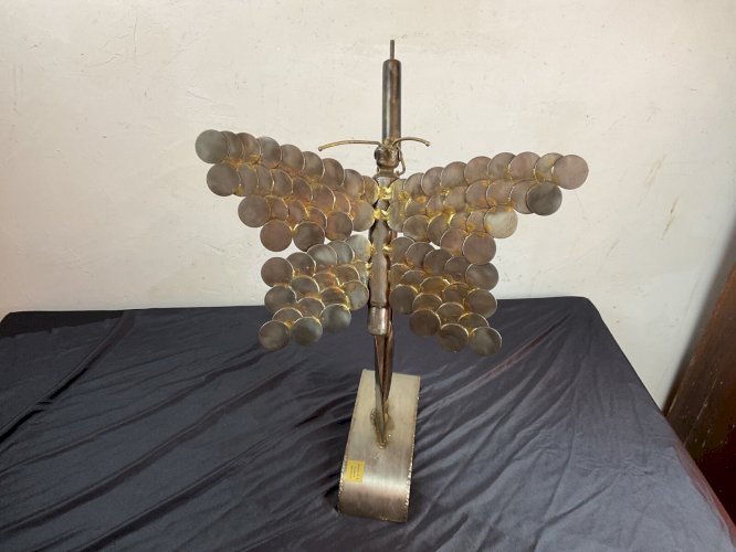 sculpture abstraite acier papillon sur roseau moderniste contemporain