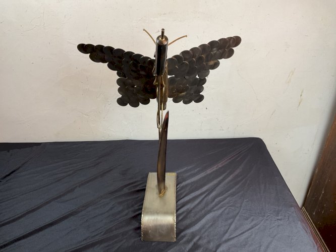 sculpture abstraite acier papillon sur roseau moderniste contemporain