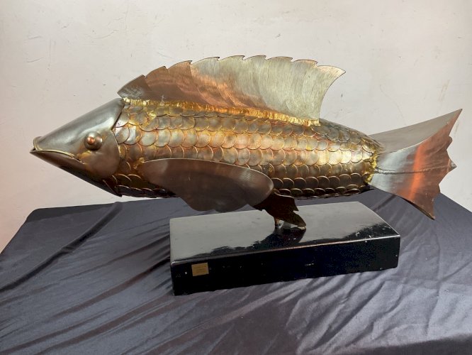 sculpture abstraite acier poisson sur roseau moderniste contemporain .