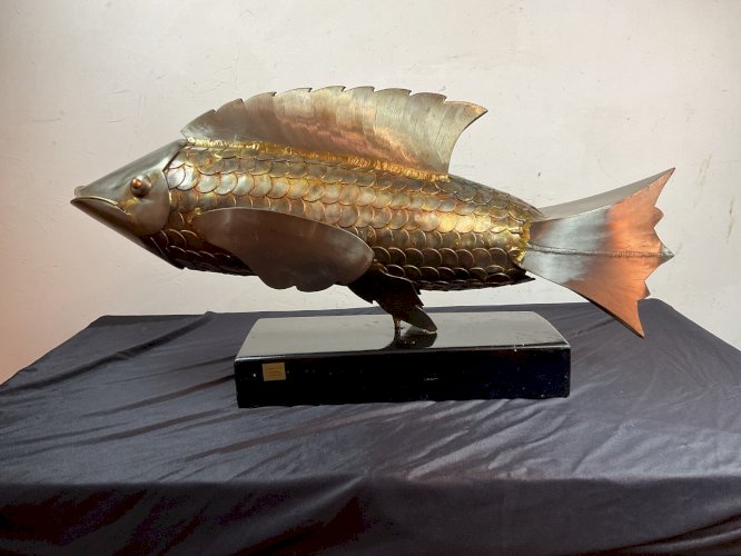 sculpture abstraite acier poisson sur roseau moderniste contemporain .