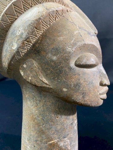 Sculpture africaine, buste en pierre de Mbigou Gabon