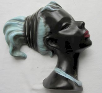 "Sculpture allemande Art Déco stylisée: Africaine en céramique signée Mendorf
