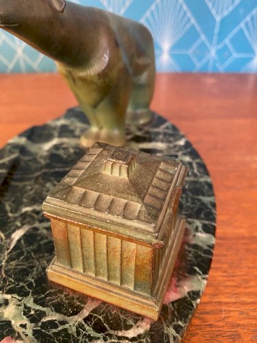 Sculpture animalière art déco, ours en régule, encrier et socle en marbre portor