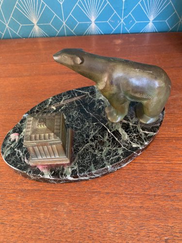 Sculpture animalière art déco, ours en régule, encrier et socle en marbre portor
