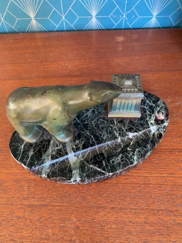 Sculpture animalière art déco, ours en régule, encrier et socle en marbre portor