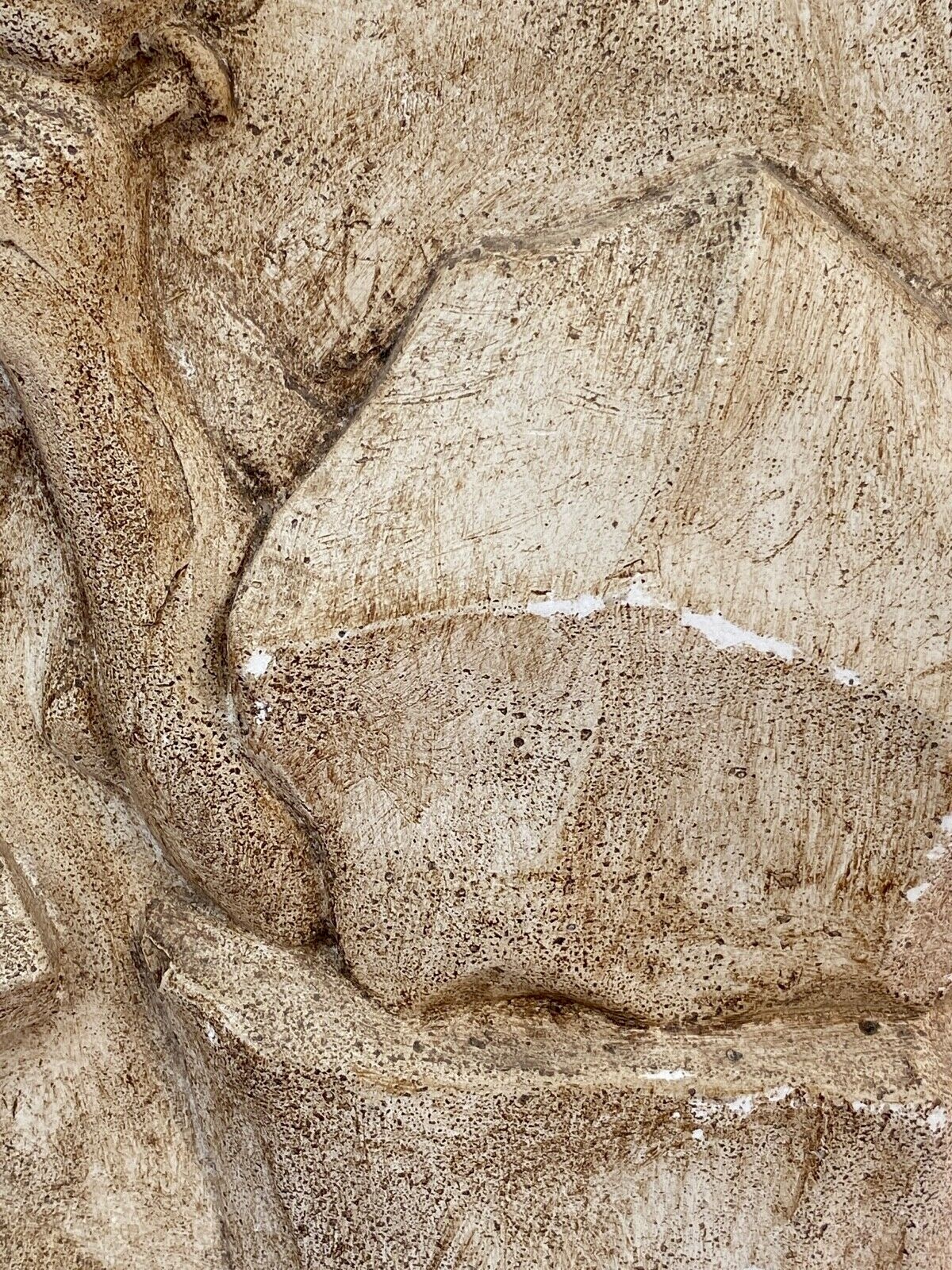SCULPTURE BAS RELIEF PLATRE XXEME PATINE CREME SCULPTEUR M489