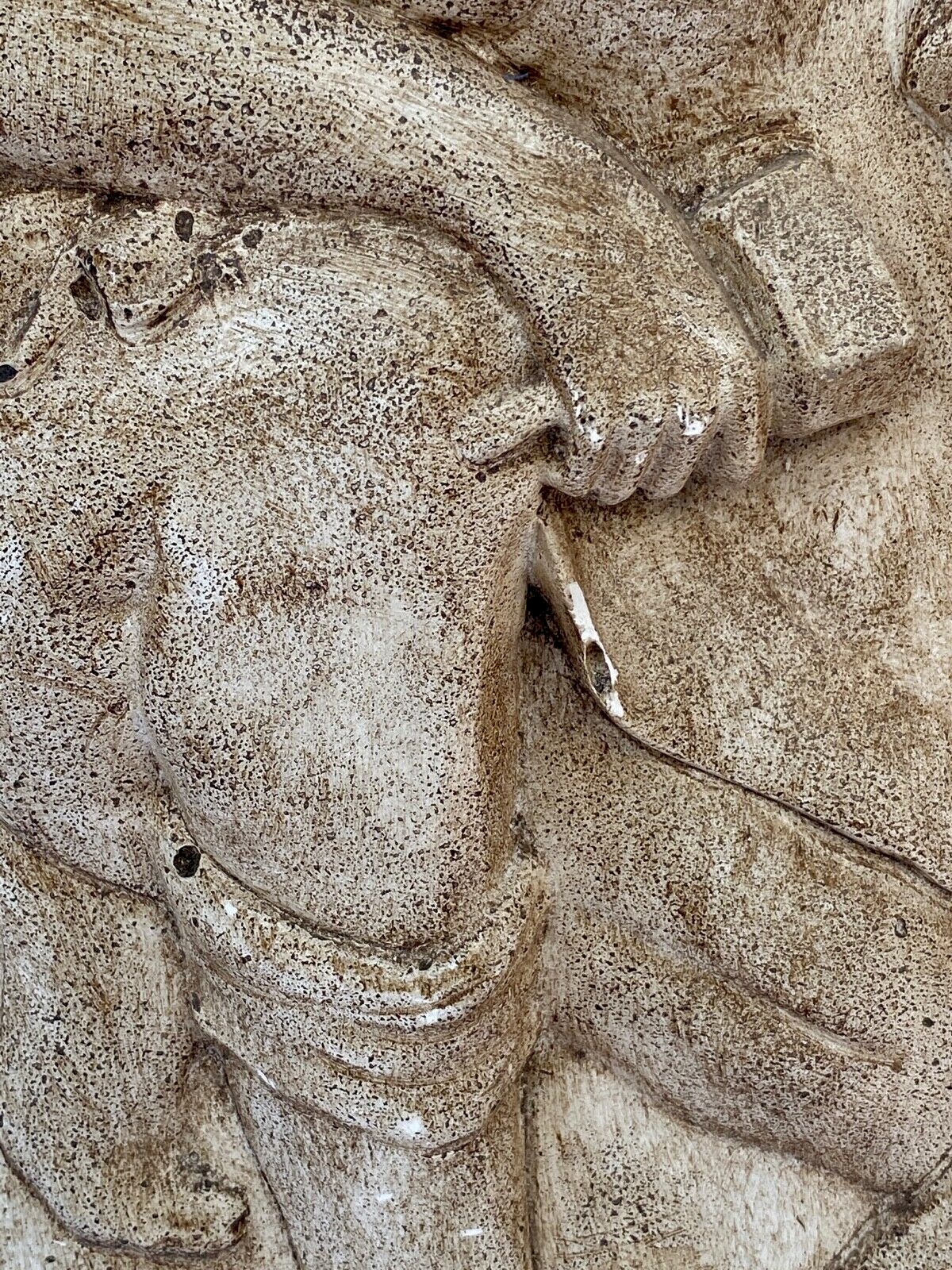 SCULPTURE BAS RELIEF PLATRE XXEME PATINE CREME SCULPTEUR M489