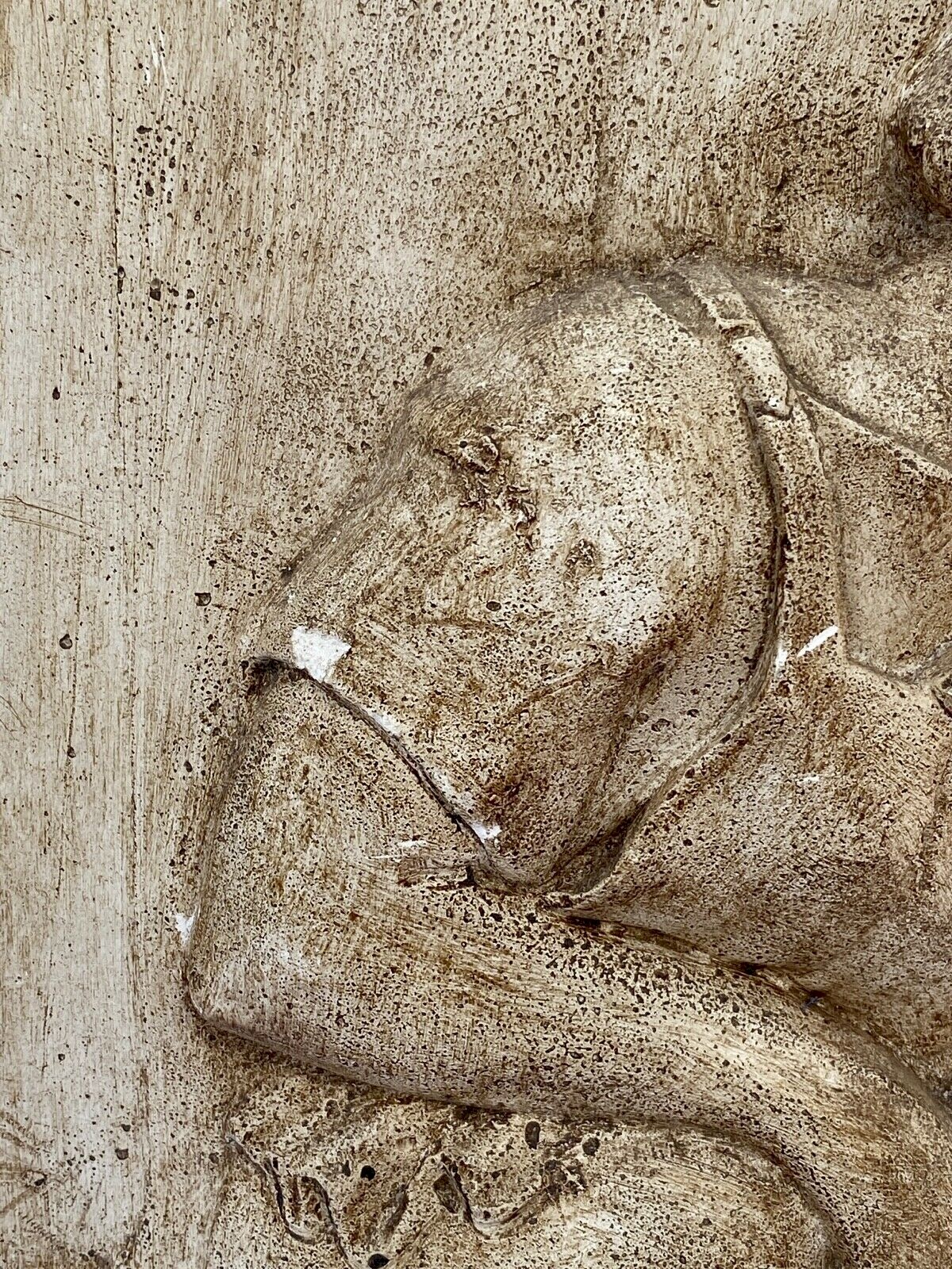 SCULPTURE BAS RELIEF PLATRE XXEME PATINE CREME SCULPTEUR M489