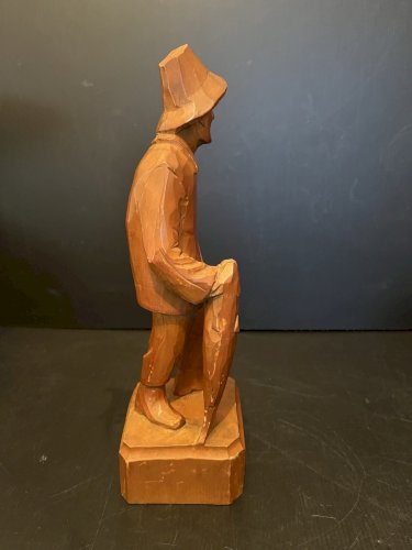 sculpture bois art populaire pecheur  breton signée A Peltié déco Bretagne
