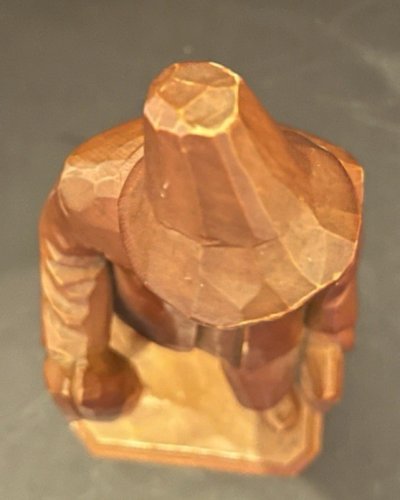 sculpture bois art populaire pecheur  breton signée A Peltié déco Bretagne