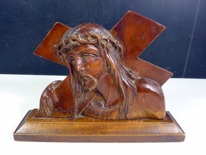 Sculpture bois LA TÊTE DE JESUS sur socle signée Bastian D - 19 x 25,5 x 6,7 cm
