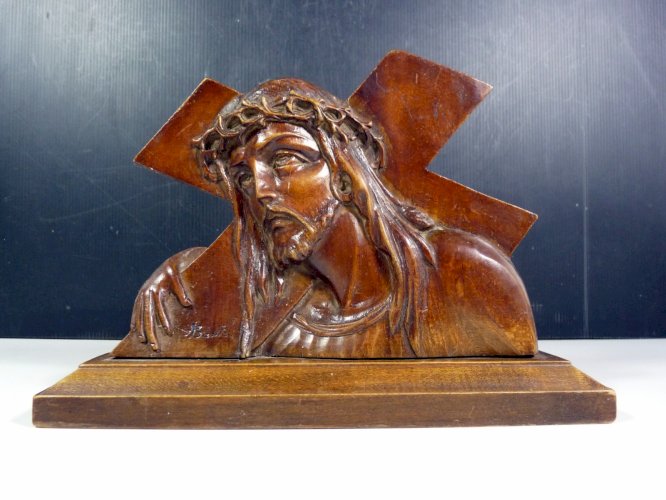 Sculpture bois LA TÊTE DE JESUS sur socle signée Bastian D - 19 x 25,5 x 6,7 cm