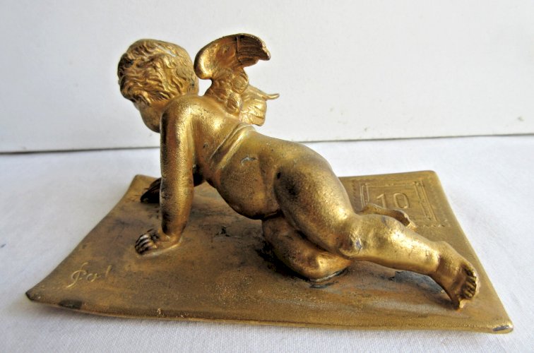 Sculpture bronze doré XIXème, Angelot écrivant une lettre d'amour
