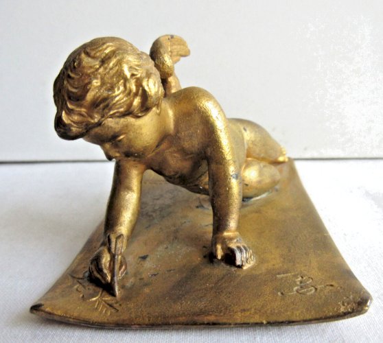 Sculpture bronze doré XIXème, Angelot écrivant une lettre d'amour
