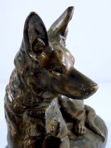 Sculpture chien policier terre cuite peinte sur socle signée Emile Rouff