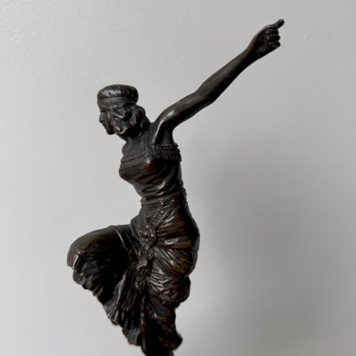 Sculpture danseuse Art Déco 1930 patine chocolatée socle marbre noir M3974