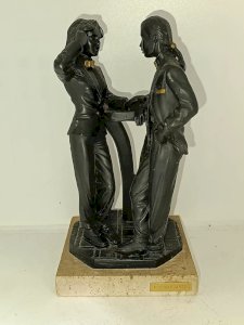 Decorative sculpture signed FDO Mascarell - elegant couple in good condition