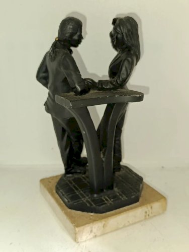 Sculpture décorative signée FDO Mascarell - couple élégant en bon etat