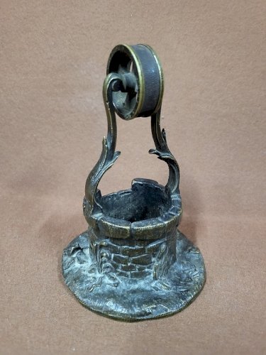 SCULPTURE D'UN PUITS EN BRONZE PYROGENE SUSSE FRERES LE FONDEUR