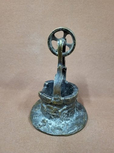 SCULPTURE D'UN PUITS EN BRONZE PYROGENE SUSSE FRERES LE FONDEUR