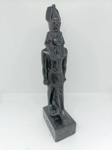 Egyptian resin sculpture in the style of the productions of the Louvre Museum, in good condition.