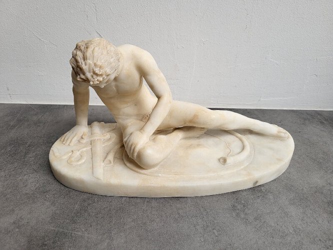SCULPTURE EN ALBATRE LE GAULOIS MOURANT