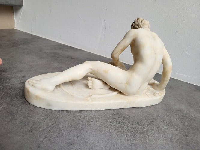 SCULPTURE EN ALBATRE LE GAULOIS MOURANT