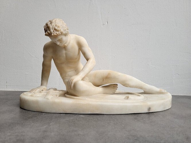 SCULPTURE EN ALBATRE LE GAULOIS MOURANT