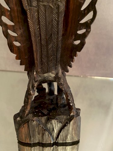 Sculpture en bois finement ciselé représentant la divinité Garuda Indonésie Bali