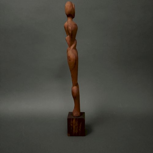 Sculpture en bois sculpté monoxyde femme par Calin Hentea XXe M3479