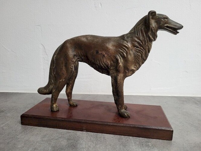SCULPTURE EN BRONZE CHIEN LEVRIER SUR SOCLE EN BOIS