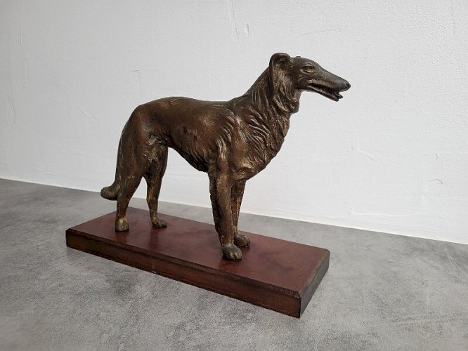 SCULPTURE EN BRONZE CHIEN LEVRIER SUR SOCLE EN BOIS