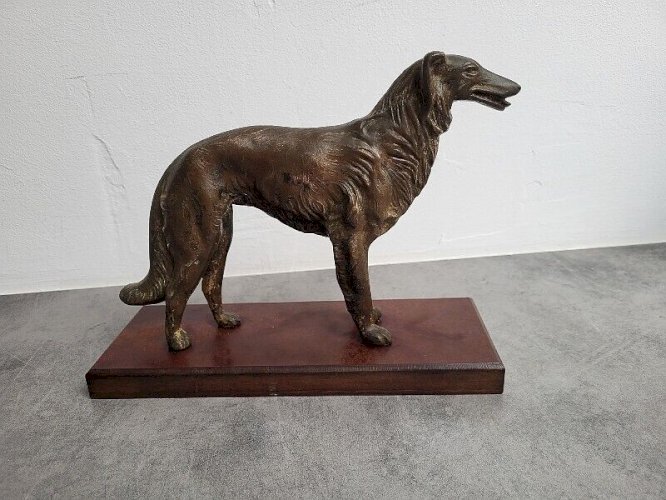 SCULPTURE EN BRONZE CHIEN LEVRIER SUR SOCLE EN BOIS