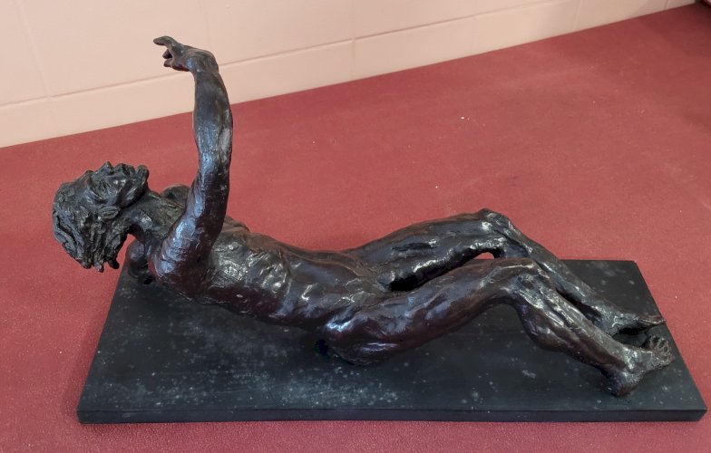 Sculpture en bronze de Damien HERMELLIN : nu masculin allongé