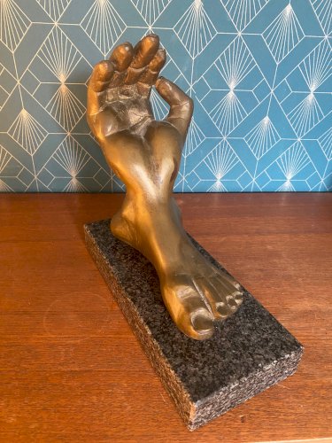 Sculpture en bronze début XXème. Pièce unique sur socle en marbre.