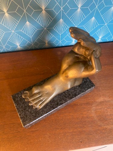 Sculpture en bronze début XXème. Pièce unique sur socle en marbre.