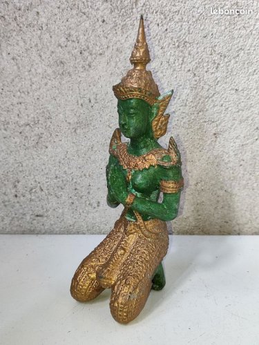 Sculpture en bronze gardien du temple thailandais en bon etat